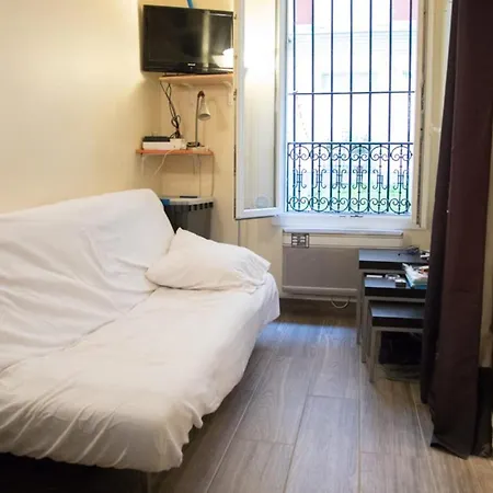 Beautiful Behind Montmartre Apartment *